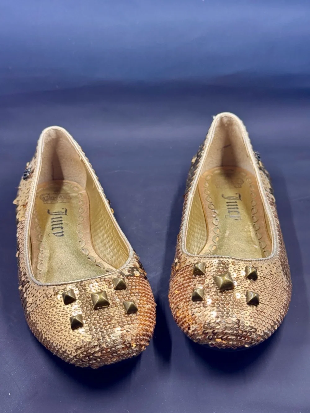 GIRLS SIZE 2E GOLD SEQUIN BALLERINA FLATS JUICY COUTURE WITH STUD DETAILS